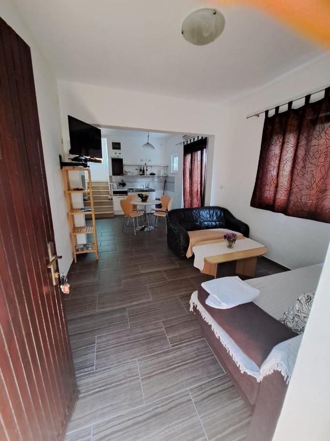 Apartmani Dusica Lumbarda Esterno foto