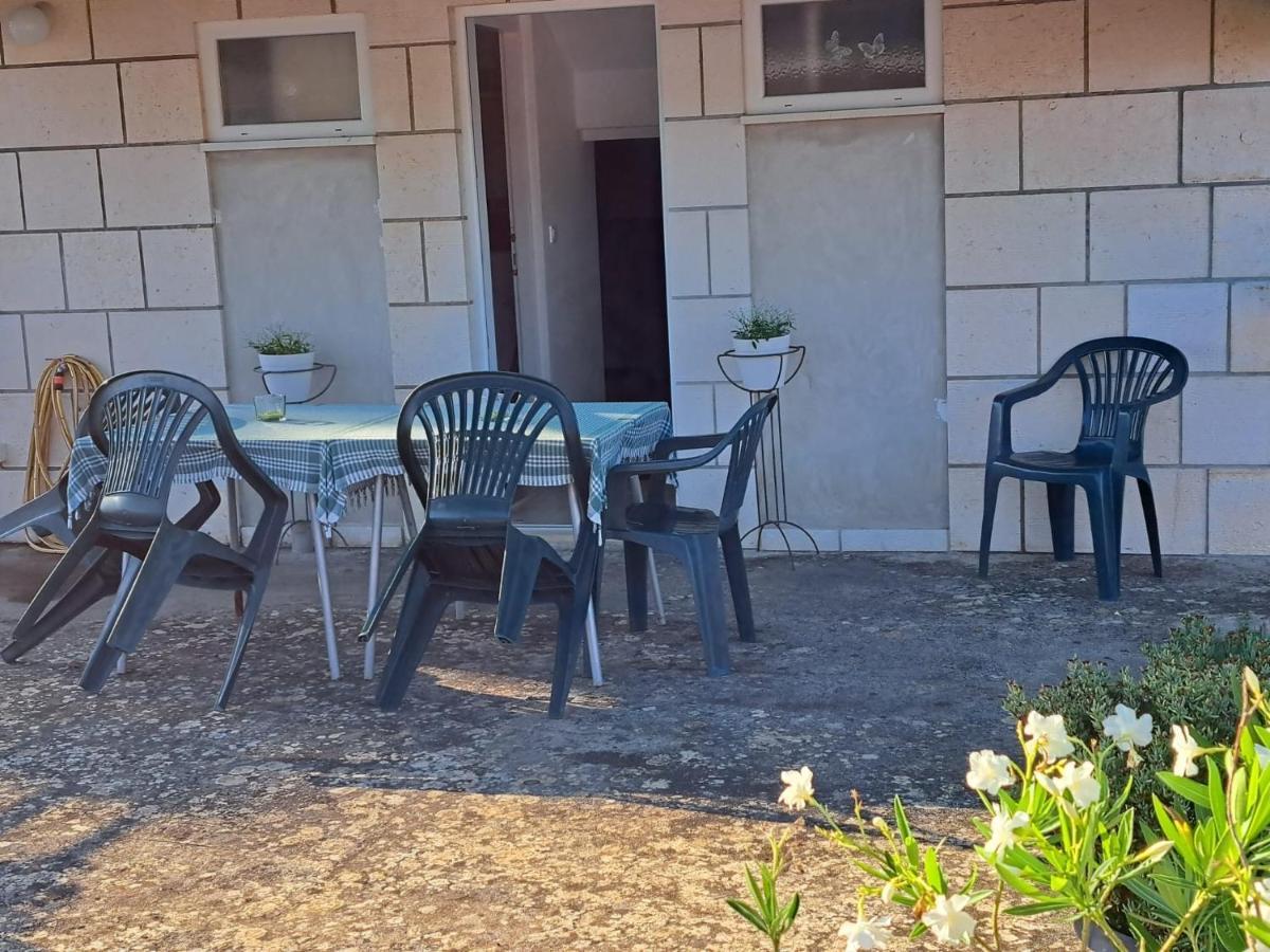 Apartmani Dusica Lumbarda Esterno foto