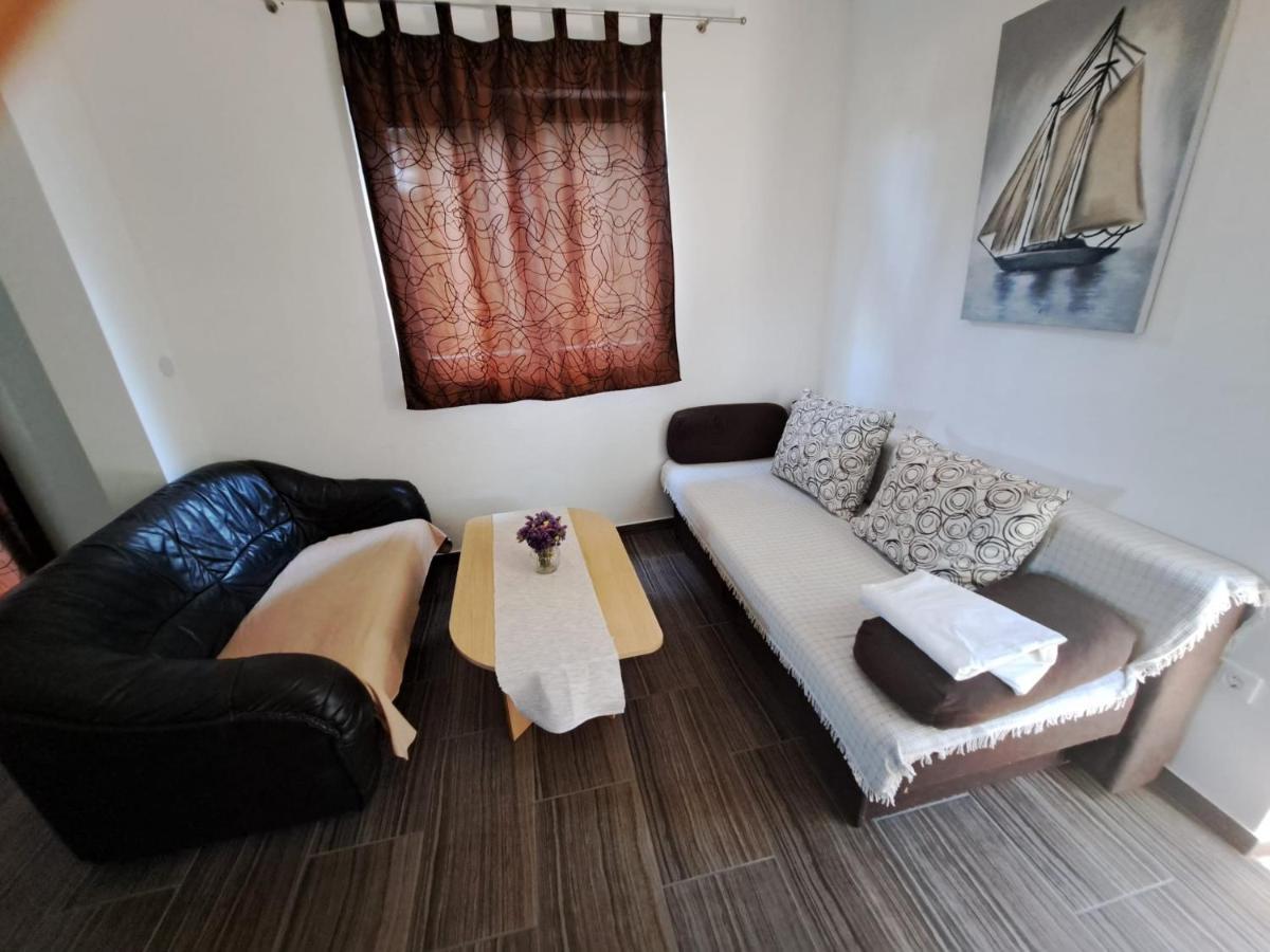 Apartmani Dusica Lumbarda Esterno foto