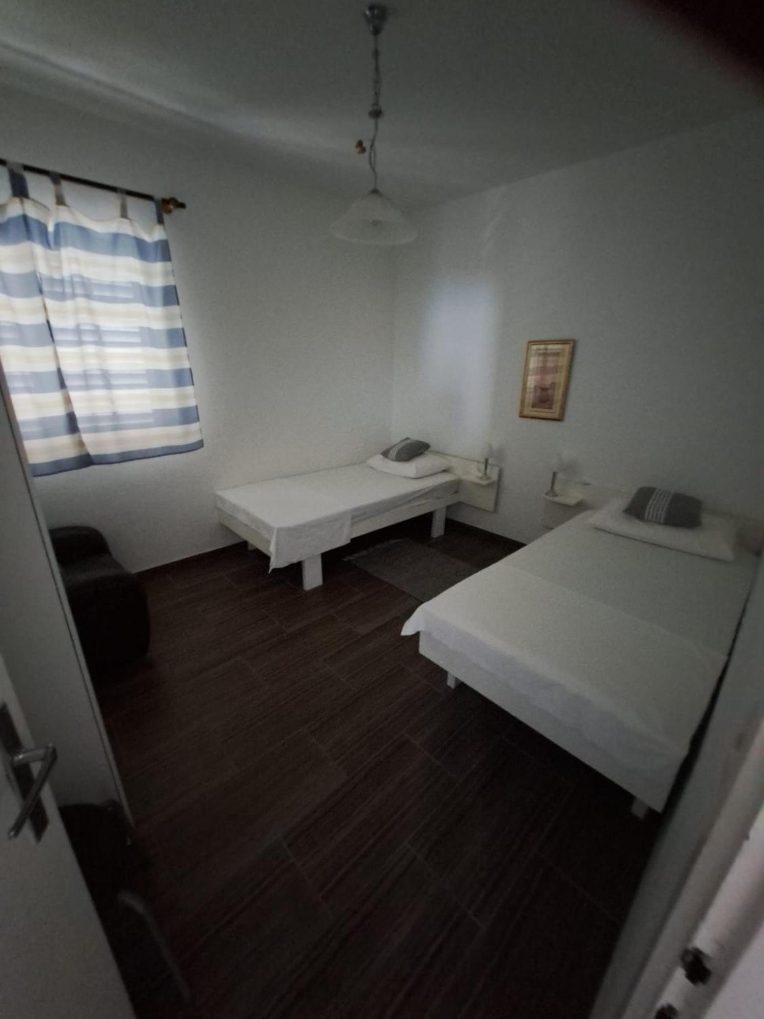 Apartmani Dusica Lumbarda Esterno foto