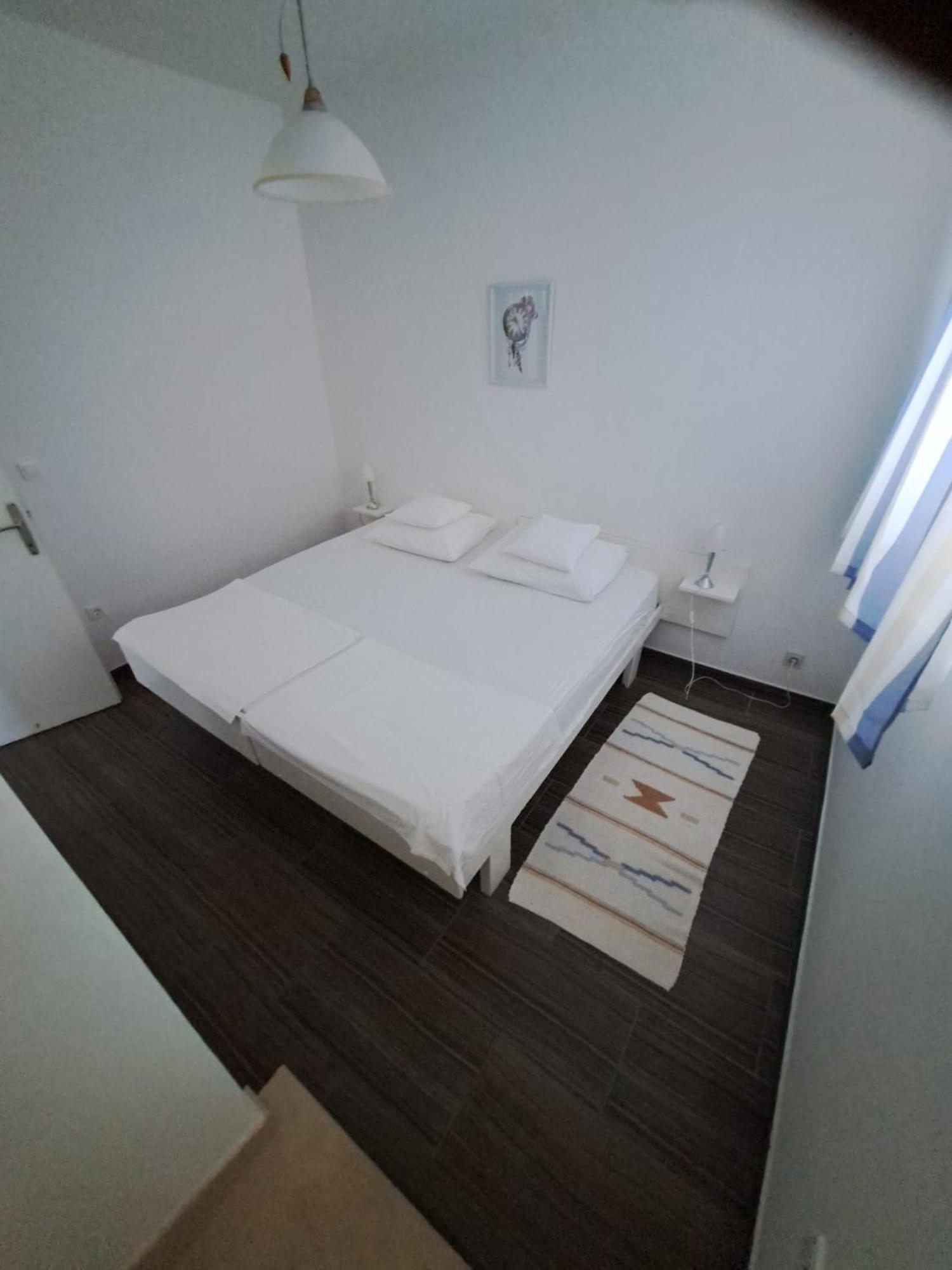 Apartmani Dusica Lumbarda Esterno foto