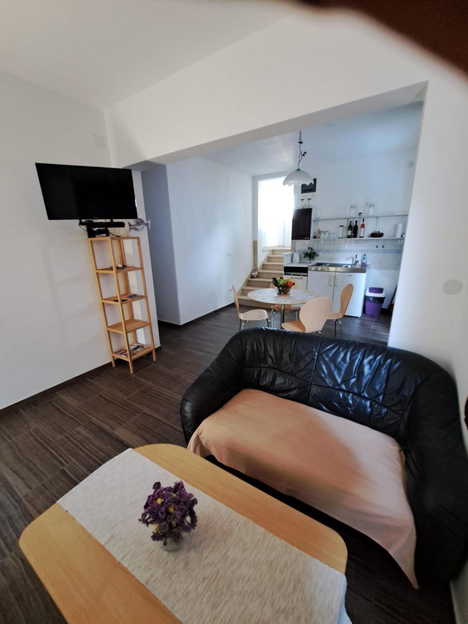 Apartmani Dusica Lumbarda Esterno foto