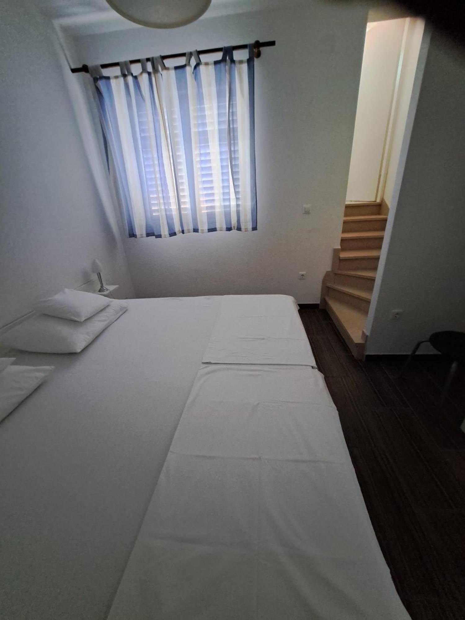Apartmani Dusica Lumbarda Esterno foto